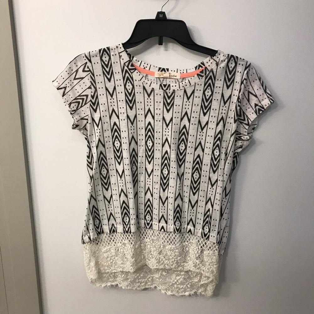 Black and white tire track lace fringe tee